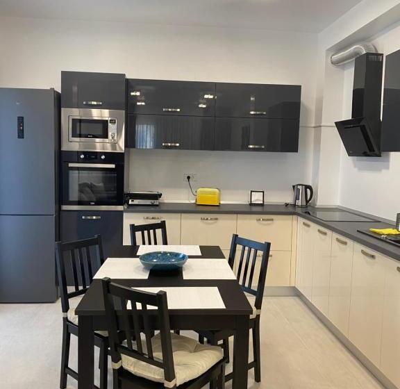 Апартаменты 1 Спальня с Балконом, Enjoy Life Apartments