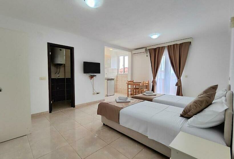 استودیوی استاندارد با چشم‌انداز دریا, Villa Hera