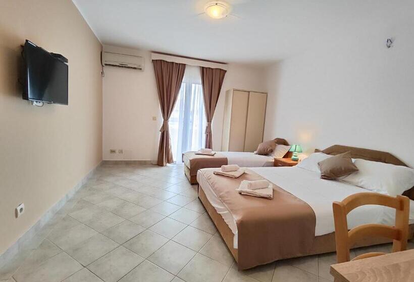 استودیوی استاندارد, Villa Hera