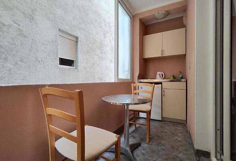 استودیو استاندارد با بالکن, Villa Hera