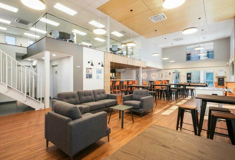 Президентский Люкс, Velocity Motel & Bistro Wa