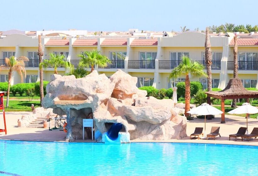 سوییت با چشمانداز استخر, Doubletree By Hilton Sharm El Sheikh  Sharks Bay Resort