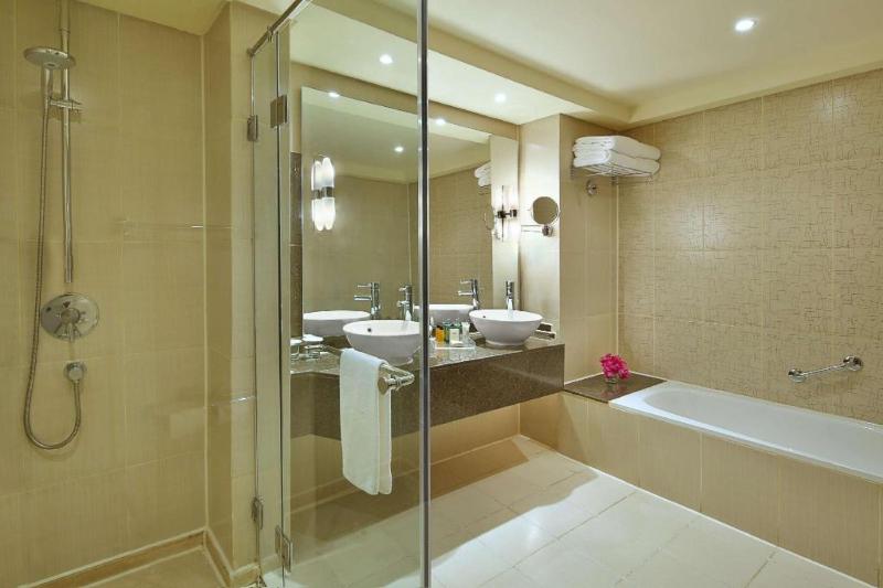 اتاق لوکس با چشم‌انداز استخر, Doubletree By Hilton Sharm El Sheikh  Sharks Bay Resort
