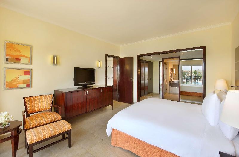 سوییت با چشمانداز استخر, Doubletree By Hilton Sharm El Sheikh  Sharks Bay Resort
