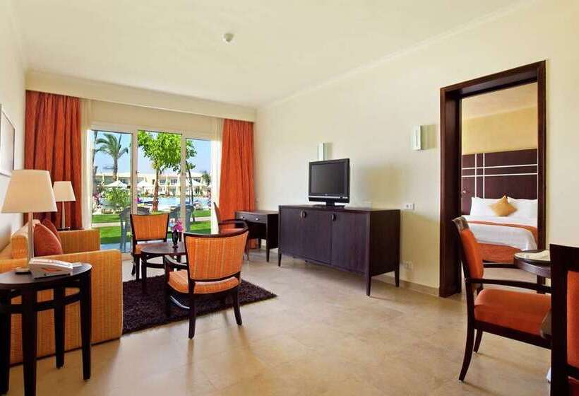 سوییت با چشمانداز استخر, Doubletree By Hilton Sharm El Sheikh  Sharks Bay Resort