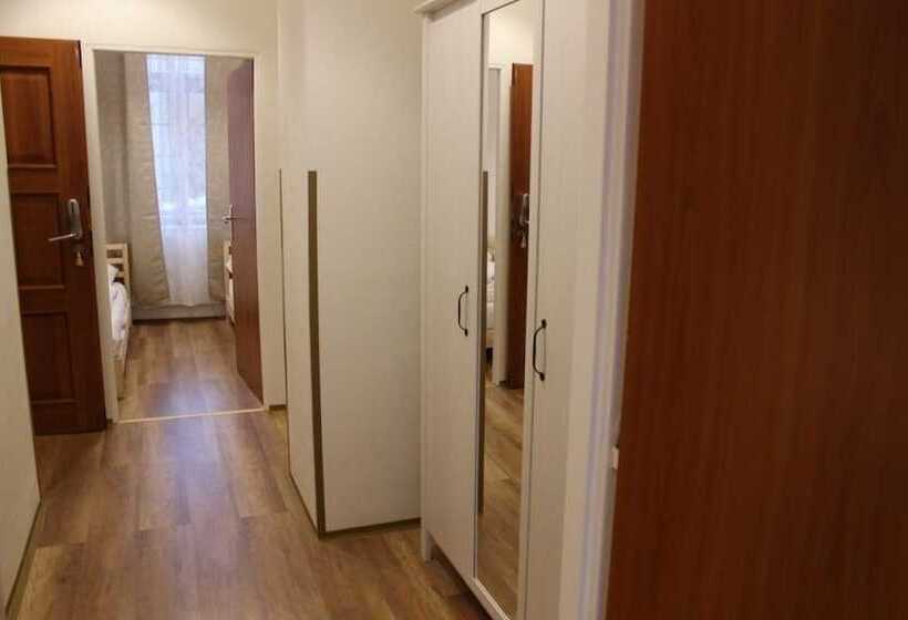 اتاق استاندارد سه نفره, Gallery Hotel Sis