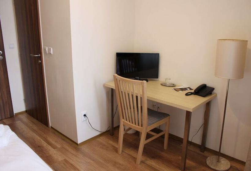 اتاق استاندارد چهار تخته, Gallery Hotel Sis