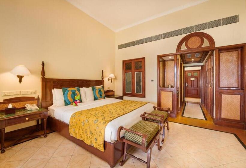 Люкс Вид на Бассейн, The Lalit Golf & Spa Resort Goa