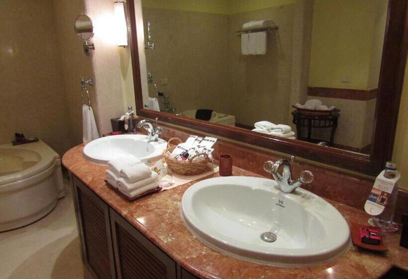 جناح, The Lalit Golf & Spa Resort Goa