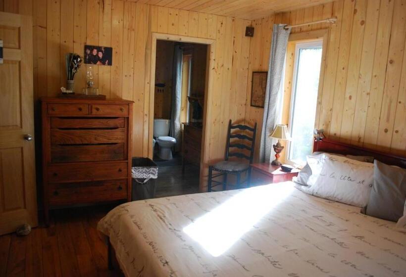 스탠다드 룸 킹사이즈 침대, Auberge De La Rivière Matapédia   Matapédia River Lodge