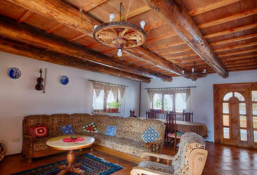 Дом 1 Спальня, Casa Din Piatra