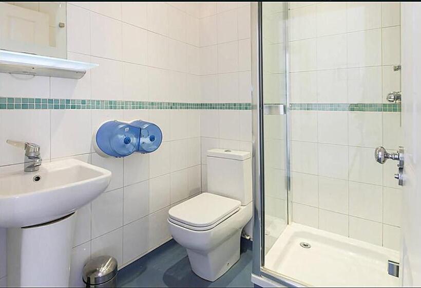 חדר משפחתי, Reef Lodge