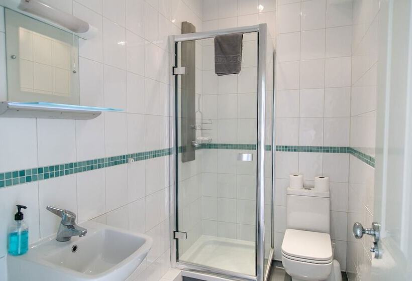 חדר סטנדרט לארבעה, Reef Lodge