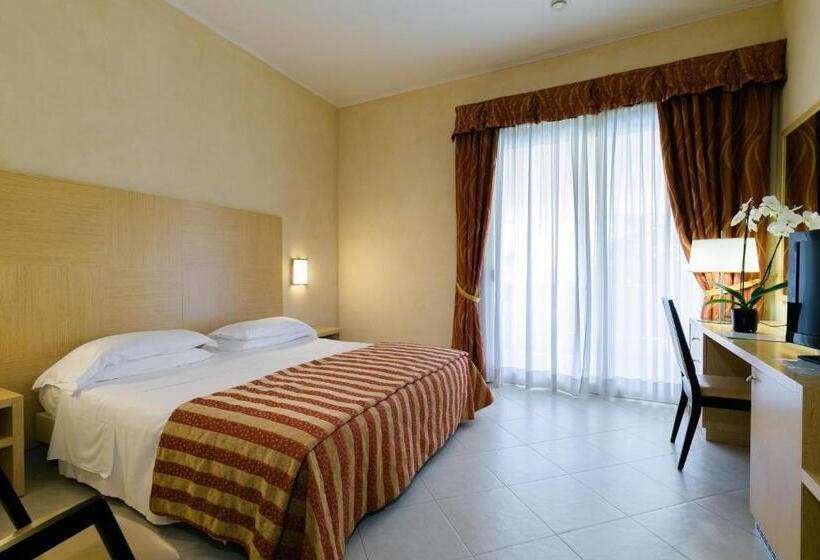 Superior room with lake view, Continental Wellness & Spa