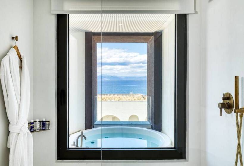سوئیت با وان آب گرم, Domes Miramare, A Luxury Collection Resort, Corfu   Adults Only