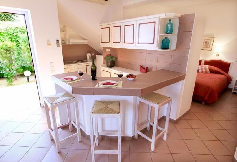 Студио Стандарт Вид на Сад, Nissia Traditional Residences Spetses