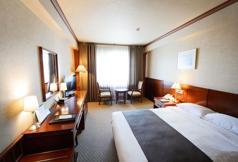 Superior room with lake view, Commodore Hotel Gyeongju