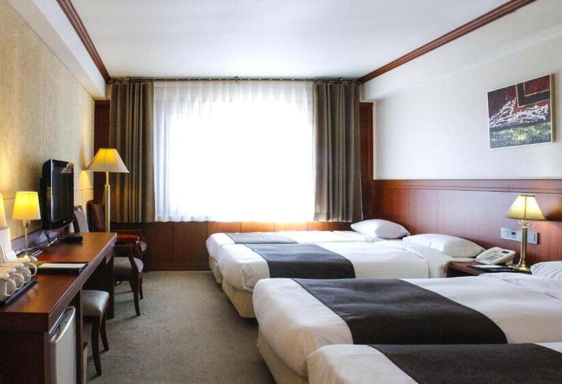 Четырехместный Номер Стандарт, Commodore Hotel Gyeongju