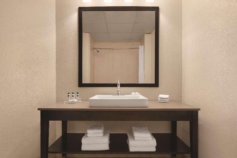 장애인을 위한 스탠다드 룸, Hampton Inn & Suites Newark Airport Elizabeth