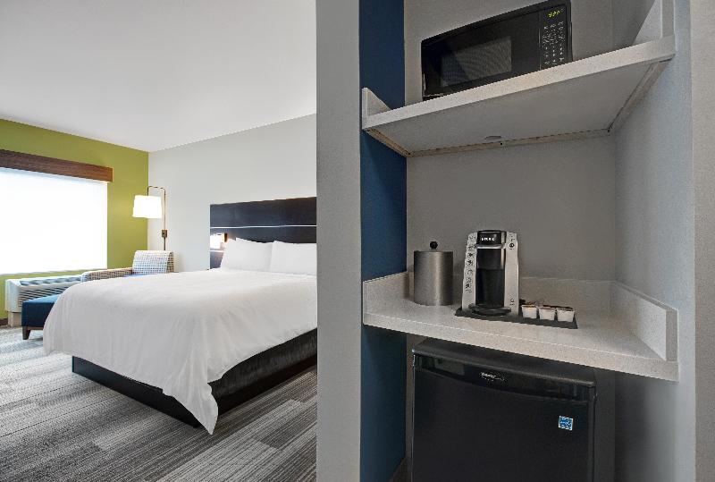 适合残疾人士使用的带超级大床的标准间, Holiday Inn Express   Milwaukee Downtown, An Ihg