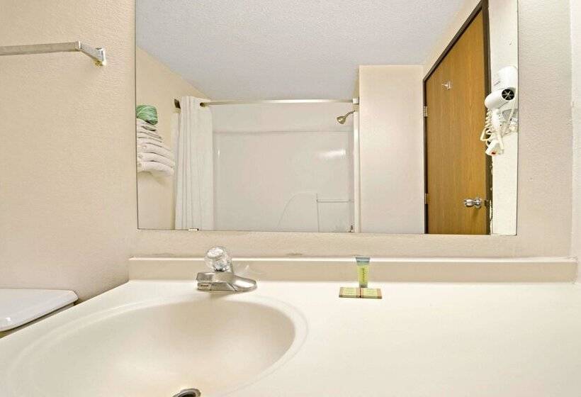 Номер Стандарт Адаптированный для Инвалидов, Super 8 By Wyndham Plano/dallas Area