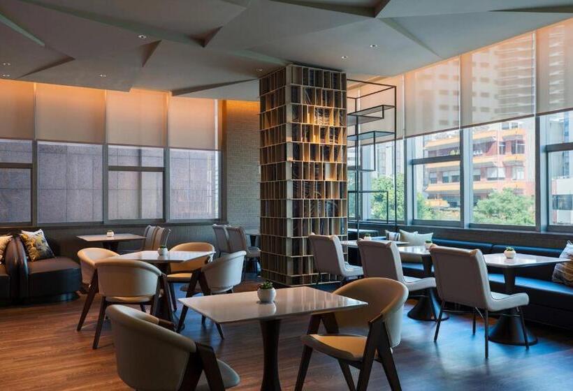 Люкс Executive Кровать Кинг, Renaissance Shenzhen Luohu