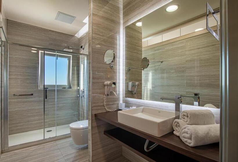 Люкс с Террасой, Alexandra Beach Resort & Spa