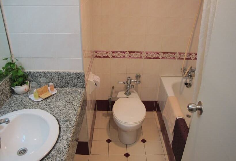 Номер Deluxe, Grand Continental Kuching
