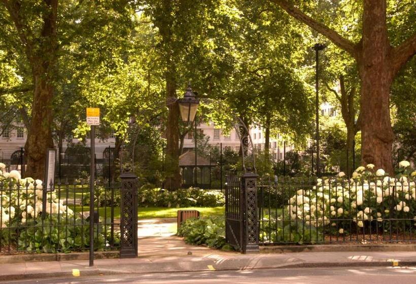 اتاق استاندارد با چشم‌انداز باغ, Hyatt Regency London The Churchill