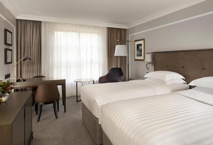 חדר קלאב, Hyatt Regency London The Churchill
