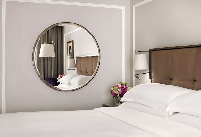 חדר קלאב, Hyatt Regency London The Churchill