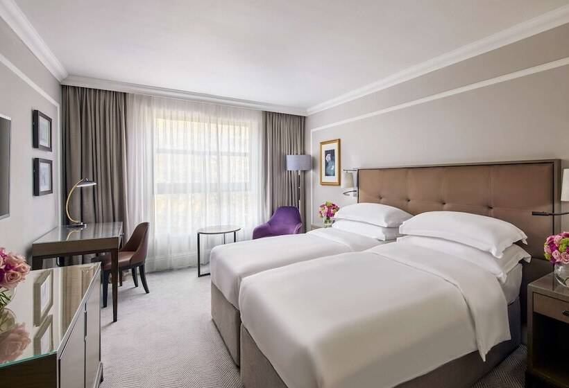 اتاق استاندارد با چشم‌انداز باغ, Hyatt Regency London The Churchill
