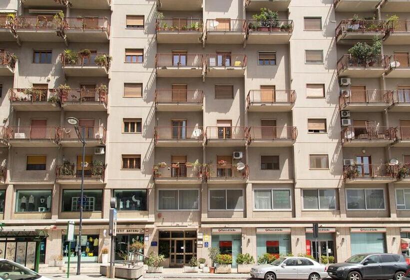 اتاق لوکس با بالکن, Al Siciliando B&b