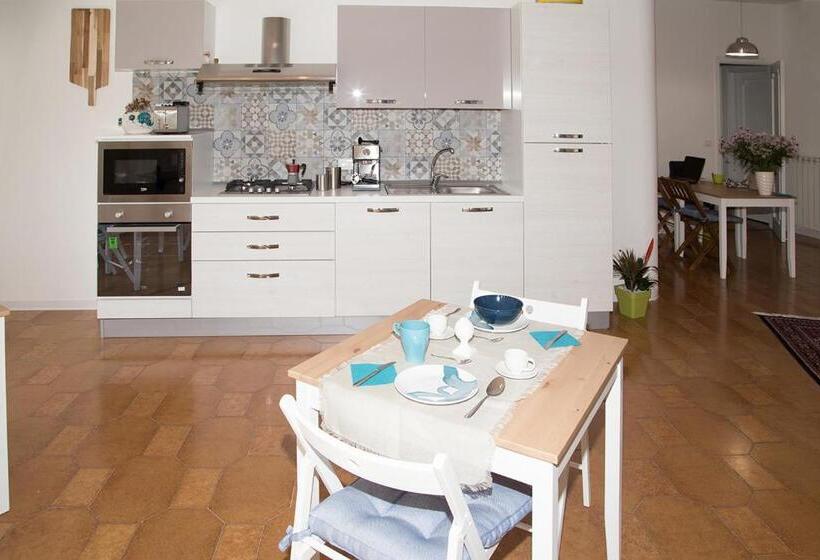 اتاق لوکس با بالکن, Al Siciliando B&b