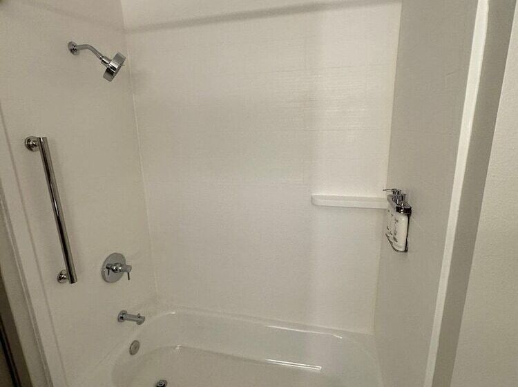 스위트, Holiday Inn Express & Suites Port Washington, An Ihg