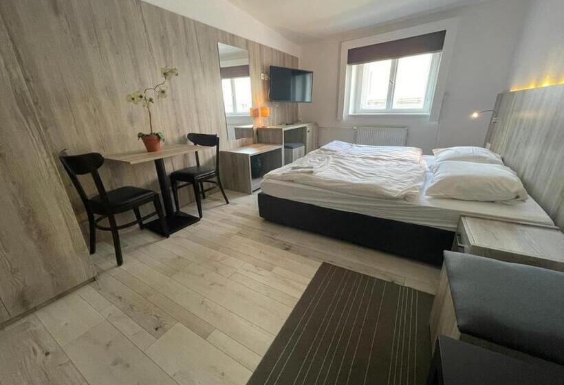 Standard room with outdoor bath, Pension Der Kretaner