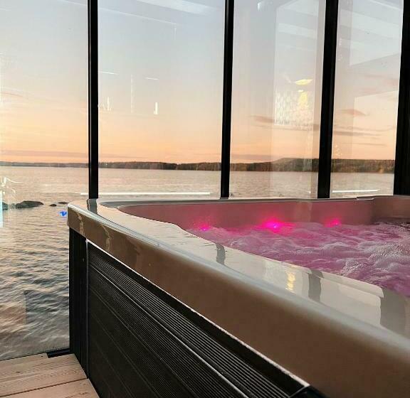 Люкс, Lake Hotel Lehmonkärki   Haasi Mirror Houses