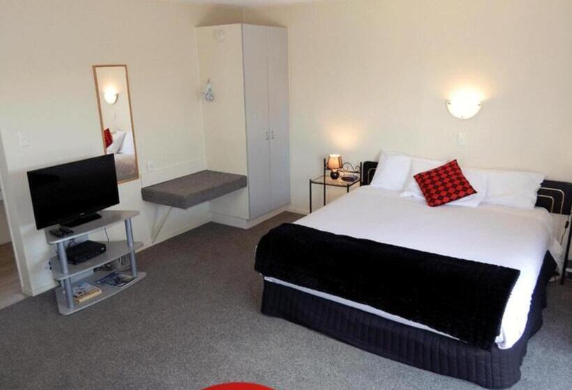 Студия Стандарт, Cheviot Park Motor Lodge