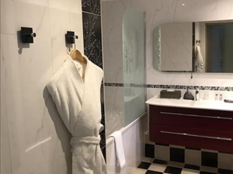 Полулюкс Вид на Сад, Auberge Du Manet