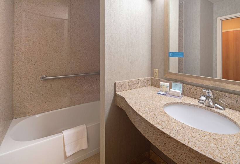 장애인을 위한 스탠다드 룸, Hampton Inn & Suites Bremerton