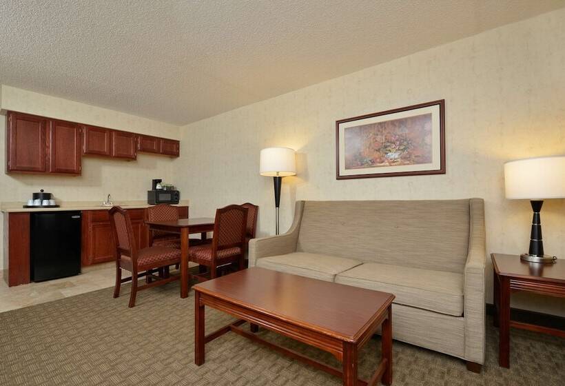 Люкс, Hampton Inn East Aurora