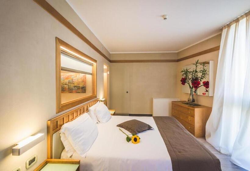 Полулюкс, Park Hotel Ai Pini & Restaurant Ai Pini