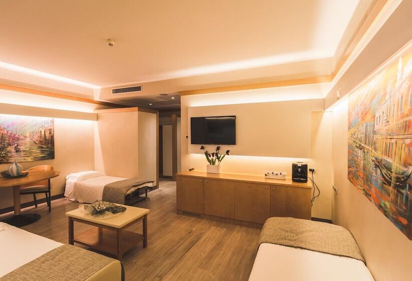 Полулюкс, Park Hotel Ai Pini & Restaurant Ai Pini