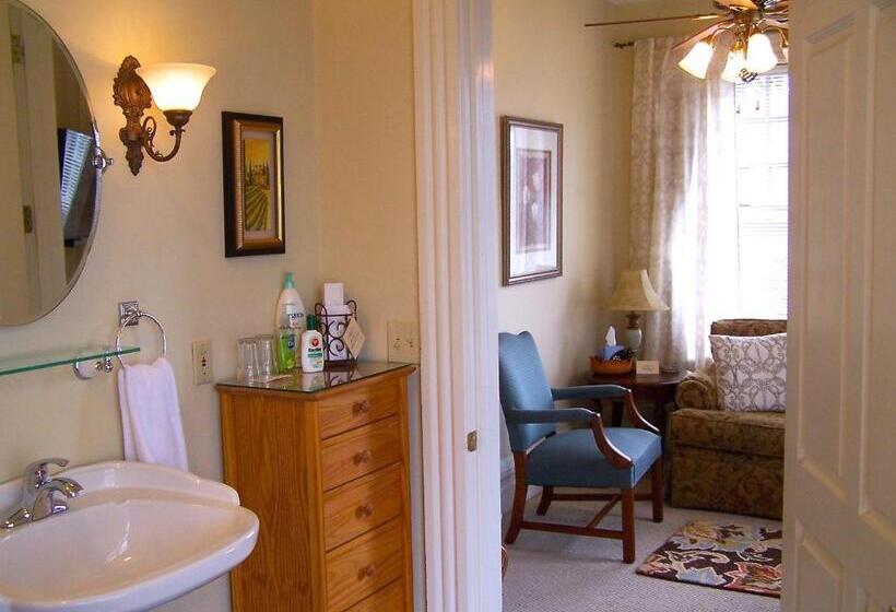 Люкс, Lyndon House Bed & Breakfast