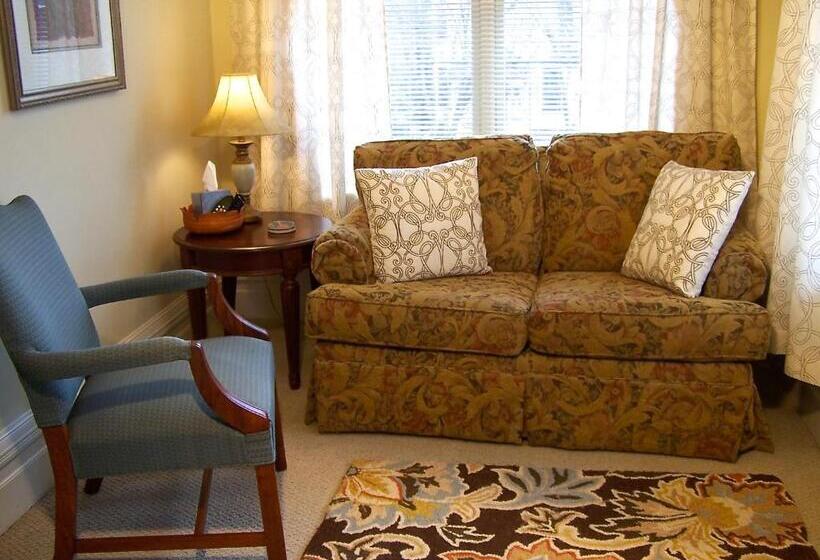 Люкс, Lyndon House Bed & Breakfast