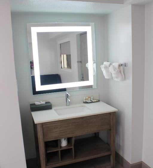 스위트 킹사이즈 침대, La Quinta By Wyndham Oceanfront Daytona Beach
