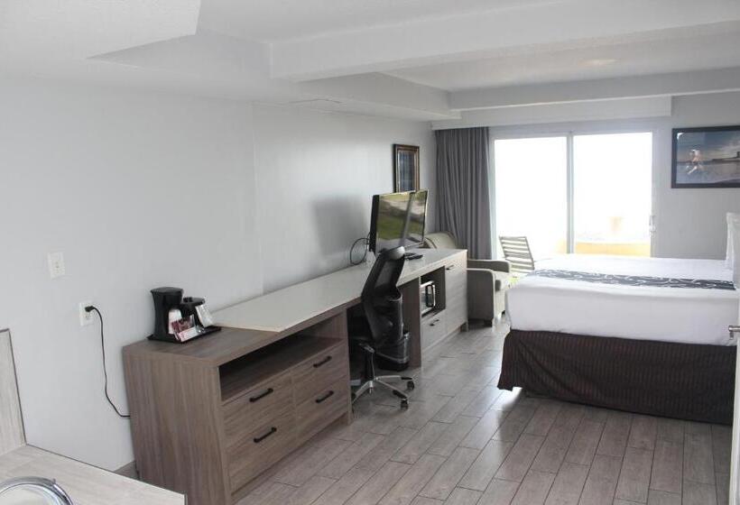 스위트 킹사이즈 침대, La Quinta By Wyndham Oceanfront Daytona Beach