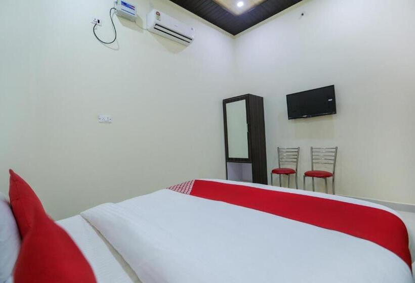 Номер Deluxe, Capital O Hotel Viom