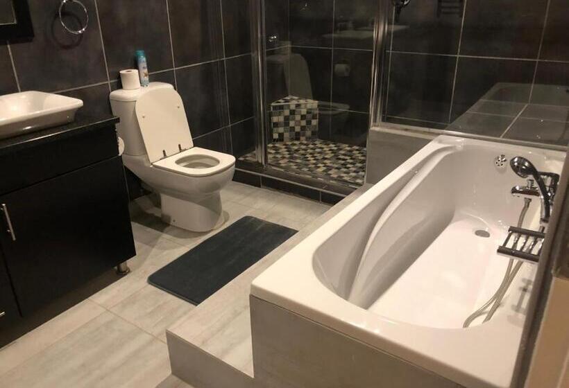 Семейный Номер, 8 On Acacia Guesthouse