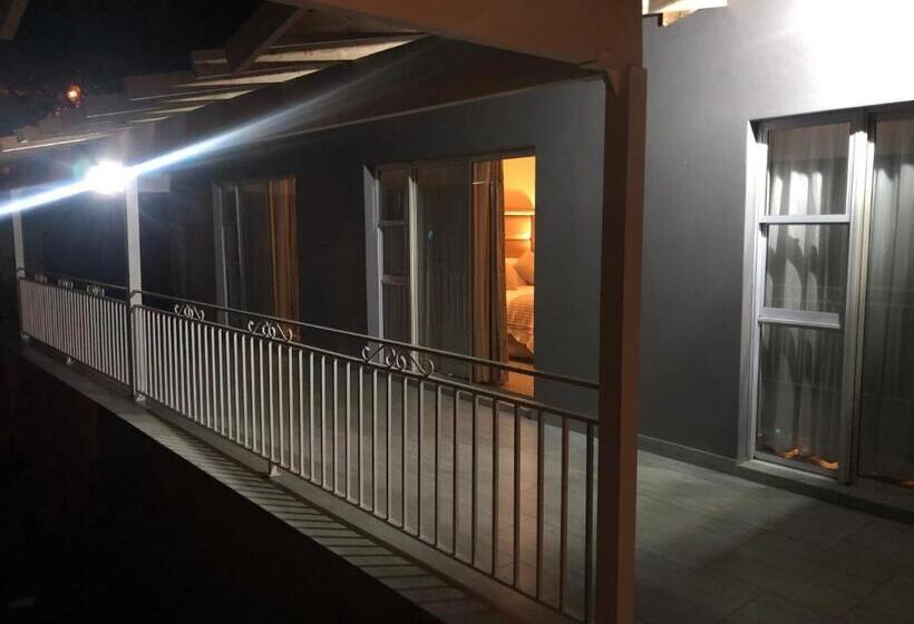 Номер Стандарт с Балконом, 8 On Acacia Guesthouse